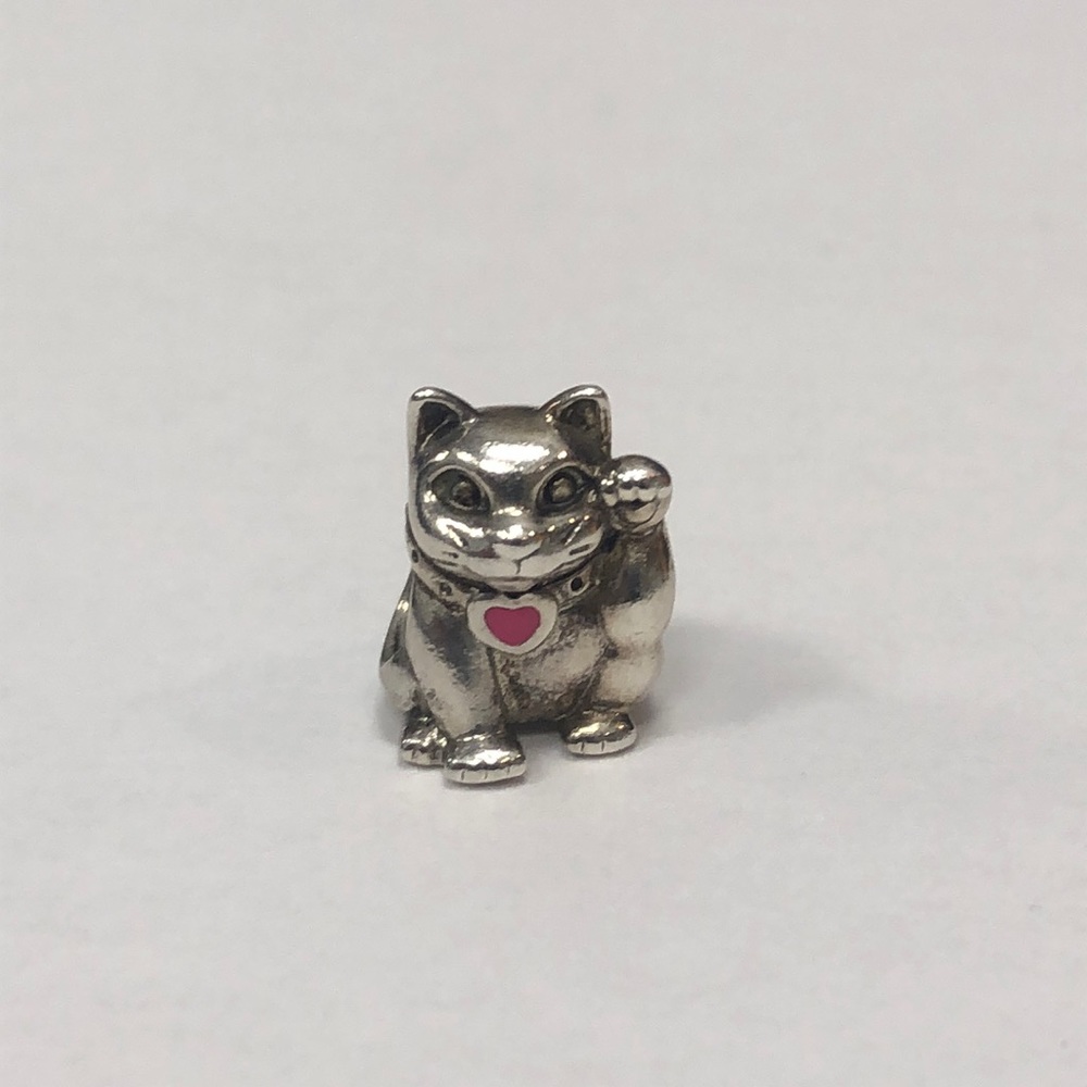 Discontinued Pandora Cat-Charm with pink heart.